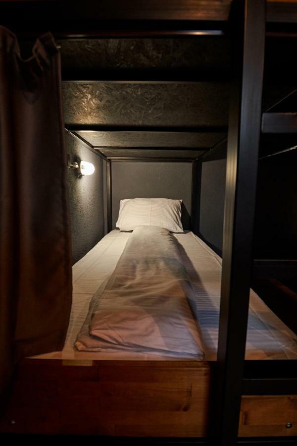 Bed Stage Hostel ブラショフ エクステリア 写真